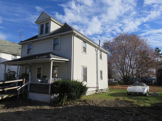 2nd image of 105 Draper St