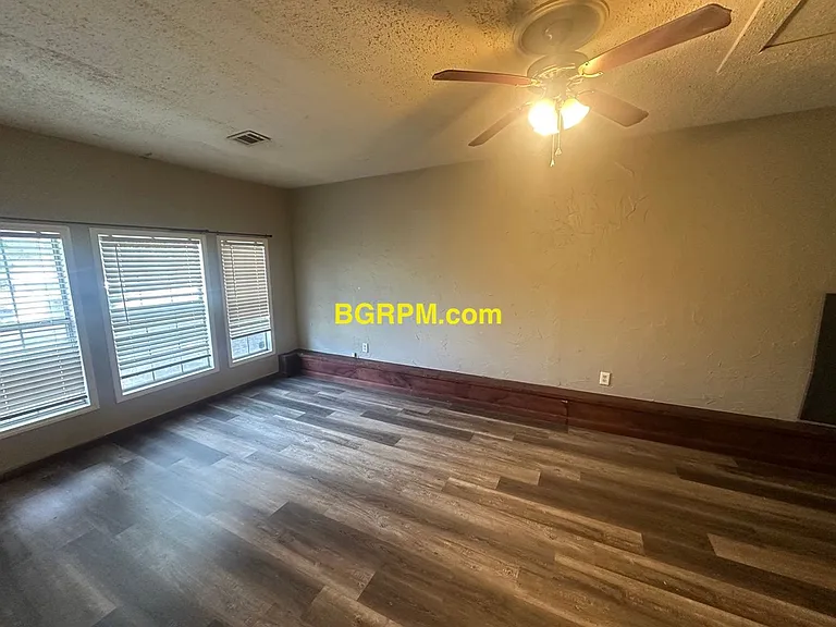 1004 Ferrell Dr — Photo 5