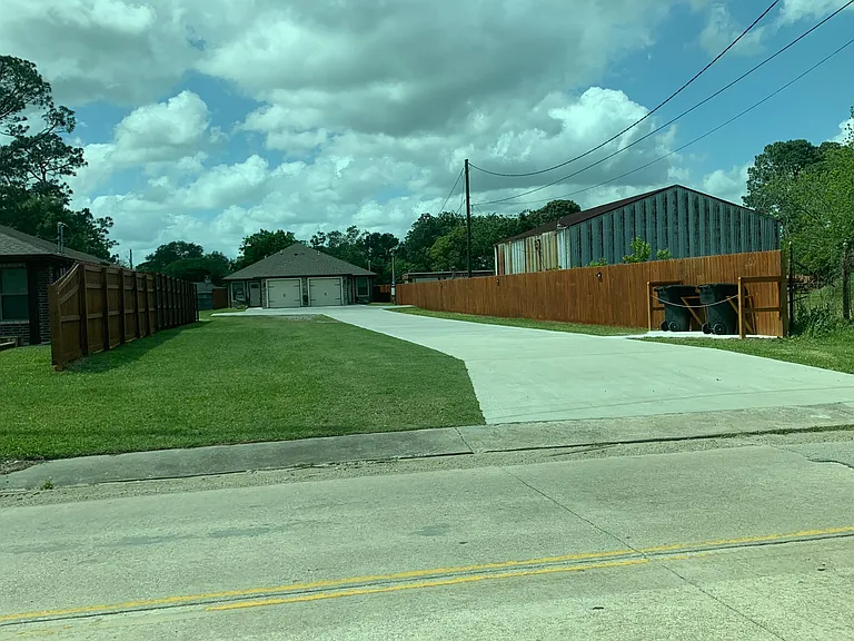3500 Avenue H #B — Photo 3