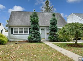 78 Grove St, Waldwick, NJ 07463