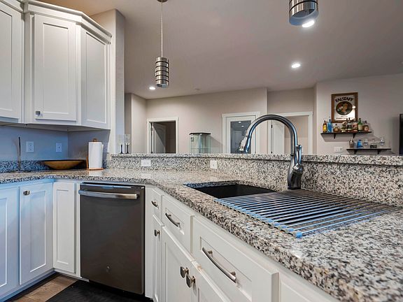 3rd image of 65 Deer Park Cir