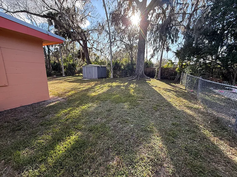 520 Sandra Ave — Photo 17
