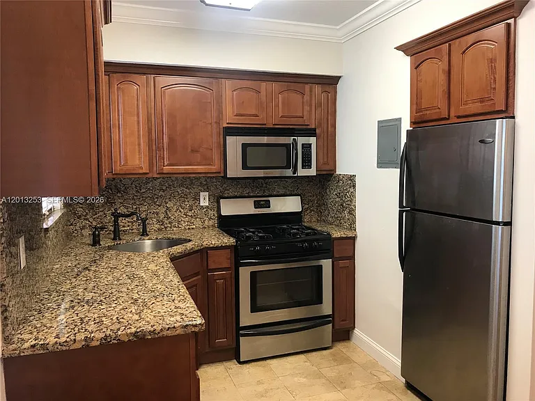 35 Antilla Ave #2 — Photo 5
