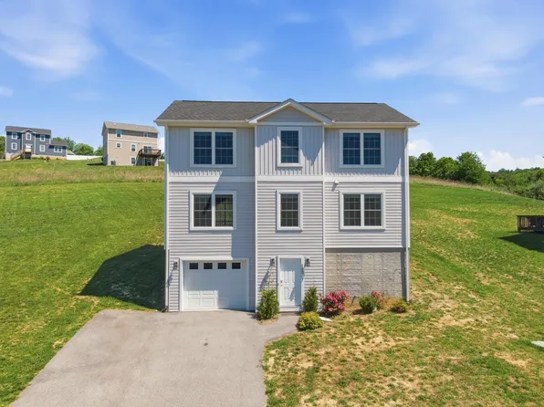 186 Redwood Dr, Pembroke, VA 24136