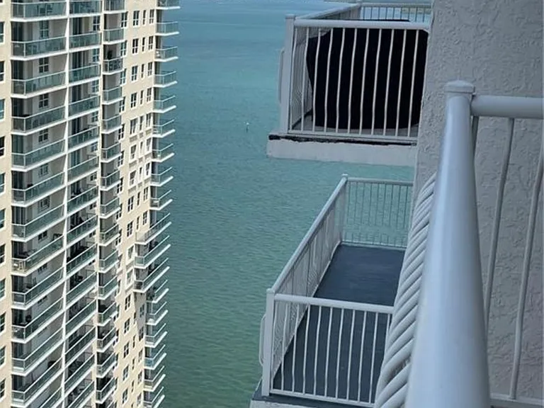 1200 Brickell Bay Dr #31004 — Photo 1