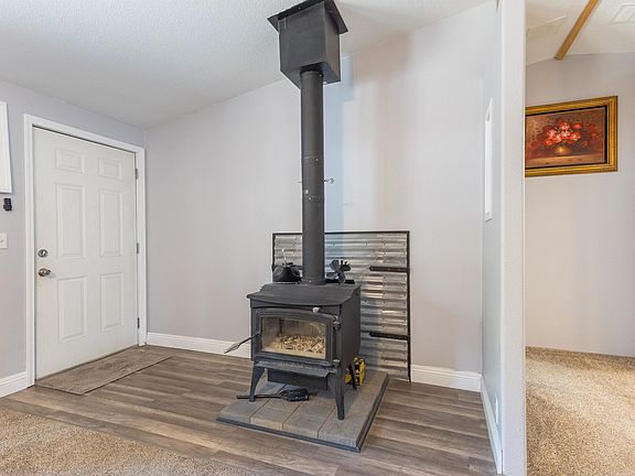 5th image of 686-830 Hemlock Way