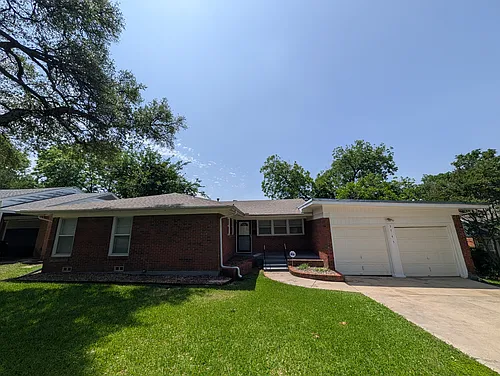 713 Heathcliff Dr Photo 1