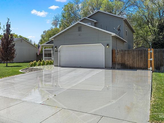 2nd image of 2005 S Plateau Dr
