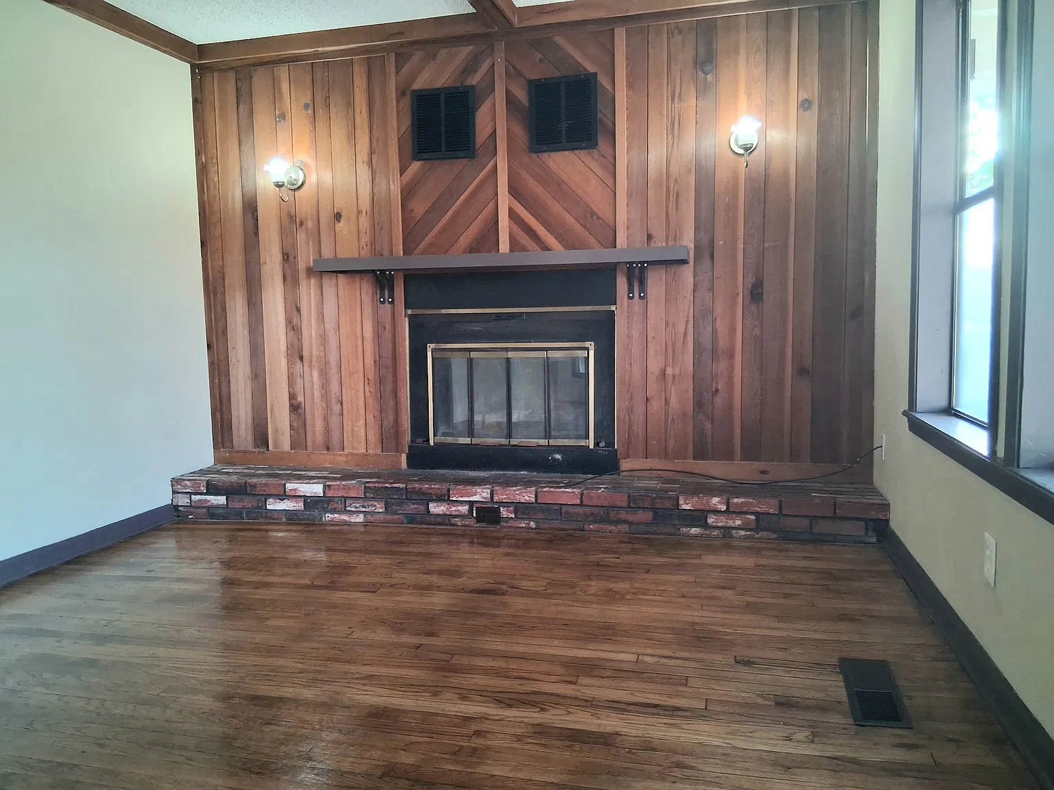 3 bed, 1287 sqft, $1,300 — Photo 2