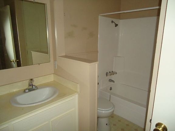 5th image of 1402 E Bell Ave #99L
