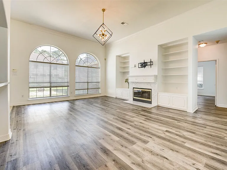 8803 Memorial Creek Dr — Photo 15