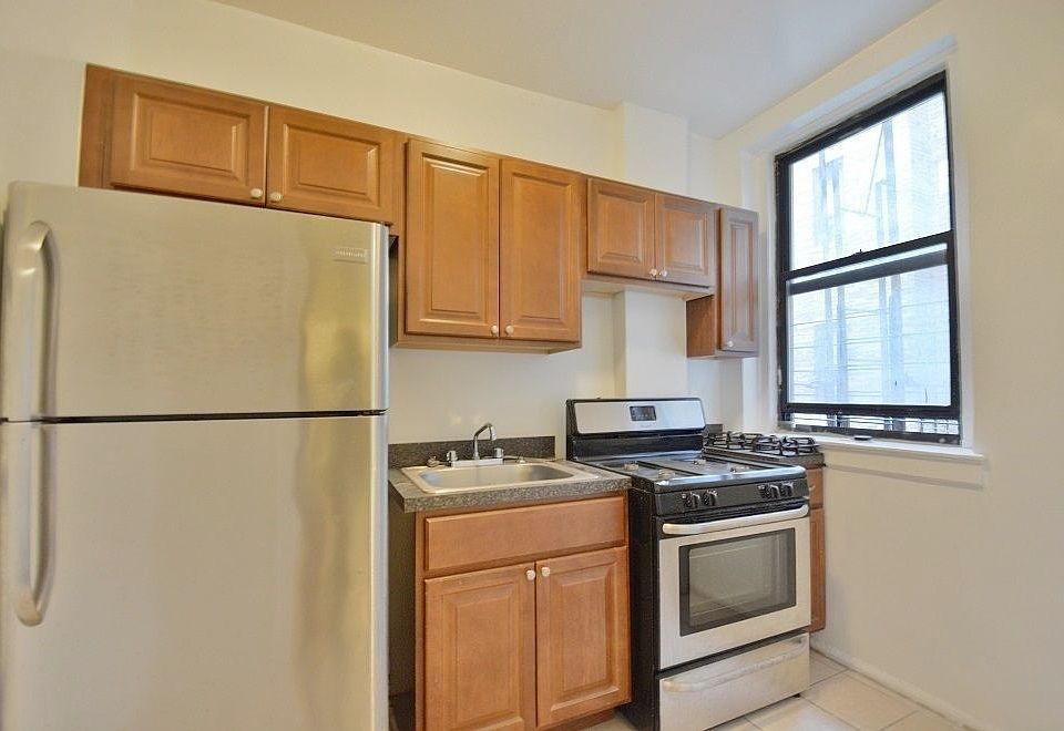 2nd image of 185 E 162nd St APT 3C