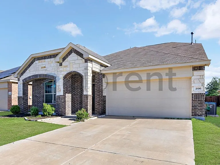 2130 Clarion Dr — Photo 2