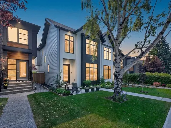 2430 W 26th St SW, Calgary, AB T3E 2A7