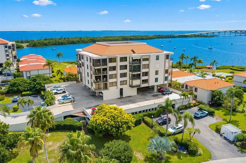 1 bed, 1.5 bath, 780 sqft, $2,350 — Photo 1