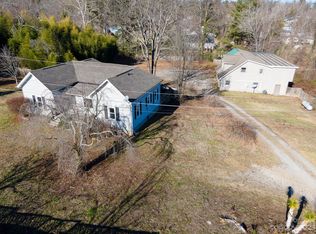 14 & 16 Rosebud Ln, Hendersonville, NC 28739