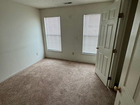 5th image of 909M Woodbridge Ct #909-M