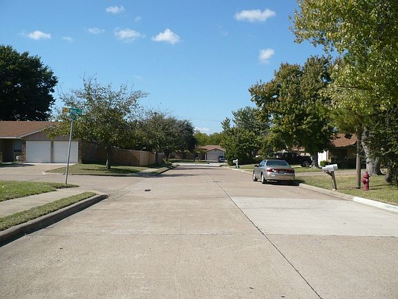 3rd image of 2422 Woodside Dr