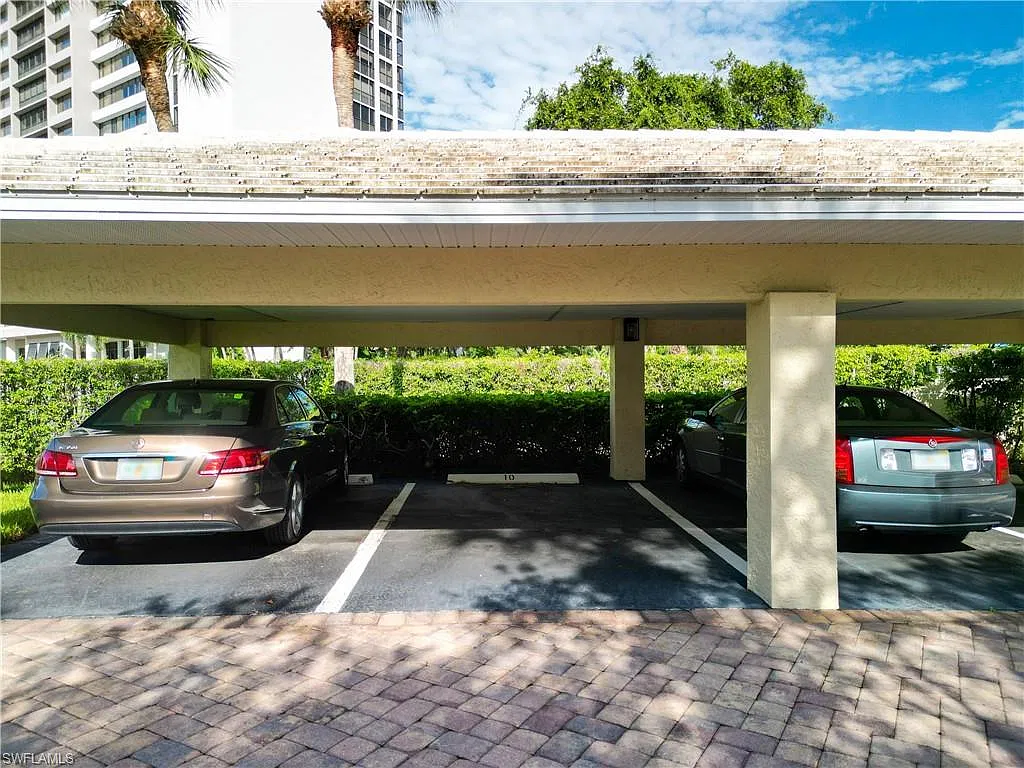 3 bed, 2.0 bath, 1621 sqft, $2,950 — Photo 2