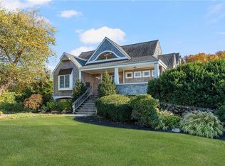 27 W Willow Ln, Charlestown, RI 02813