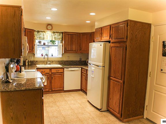 3rd image of 2600 Hansen Dr