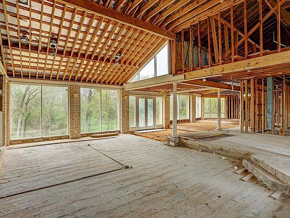 4th image of 415 Bayou Cove Ct
