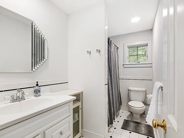 25 Old Sag Harbor Rd — Photo 18