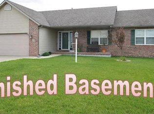 25 Augusta Dr, Highland, IL 62249