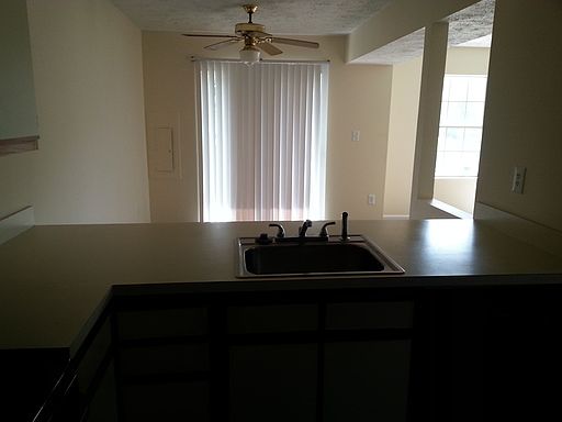 5th image of 46354 Columbus Dr