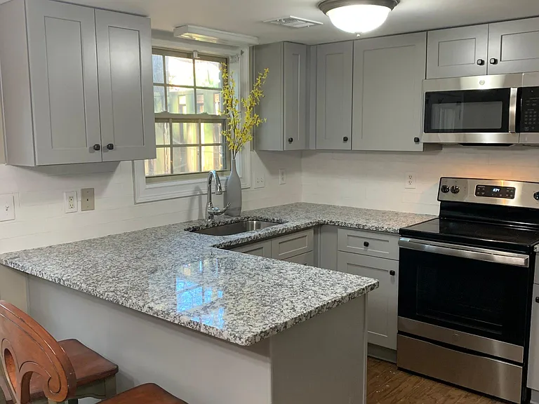 33 Villa Ct SE — Photo 2