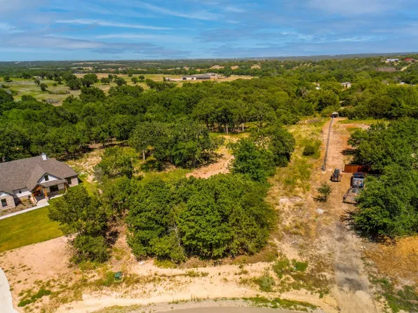 1090 Twin Creeks Dr, Weatherford, TX 76088