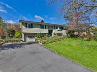 14 Bastian Ln, Allentown, PA 18104