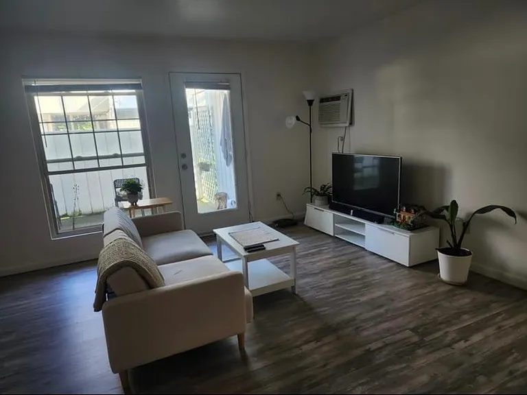 University Park Apartments near Cornell University — Photo 125
