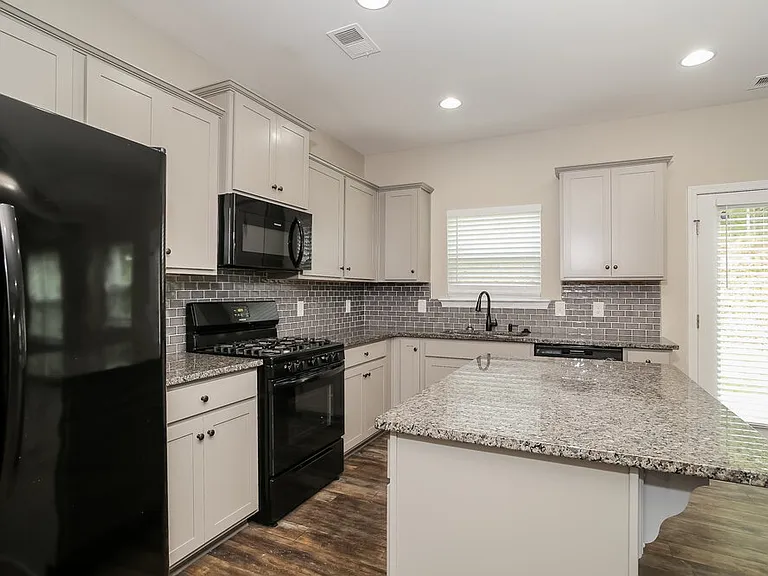 214 Arbor Dr — Photo 8