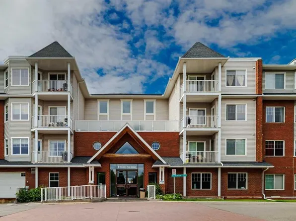 8 E Prestwick Pond Ter SE #220, Calgary, AB T2Z 4P3