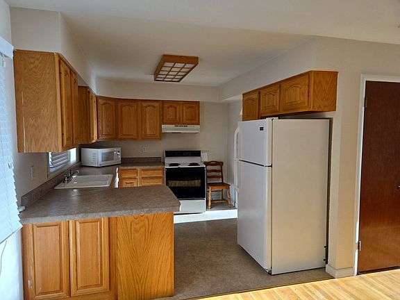 4th image of 119 Circle Dr E