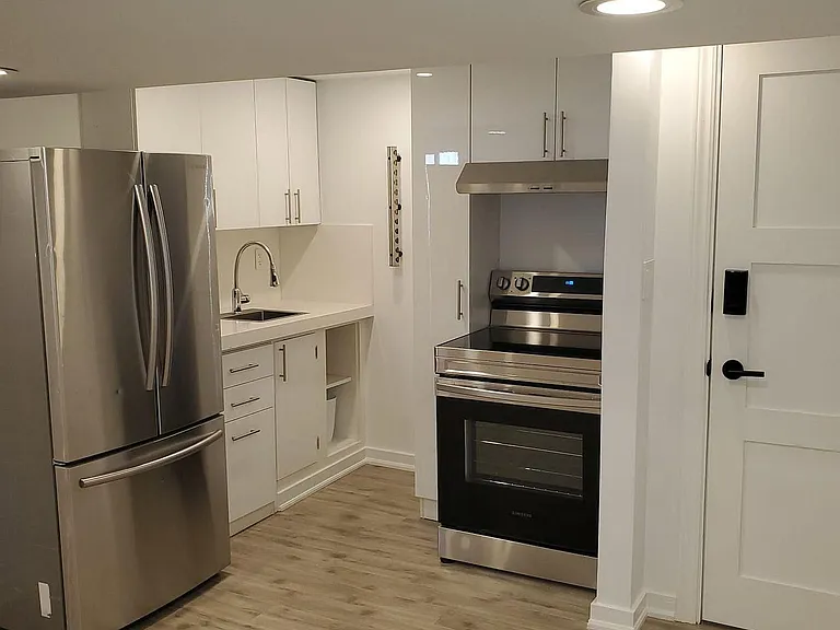 347 Ella Ct #LOWER — Photo 6