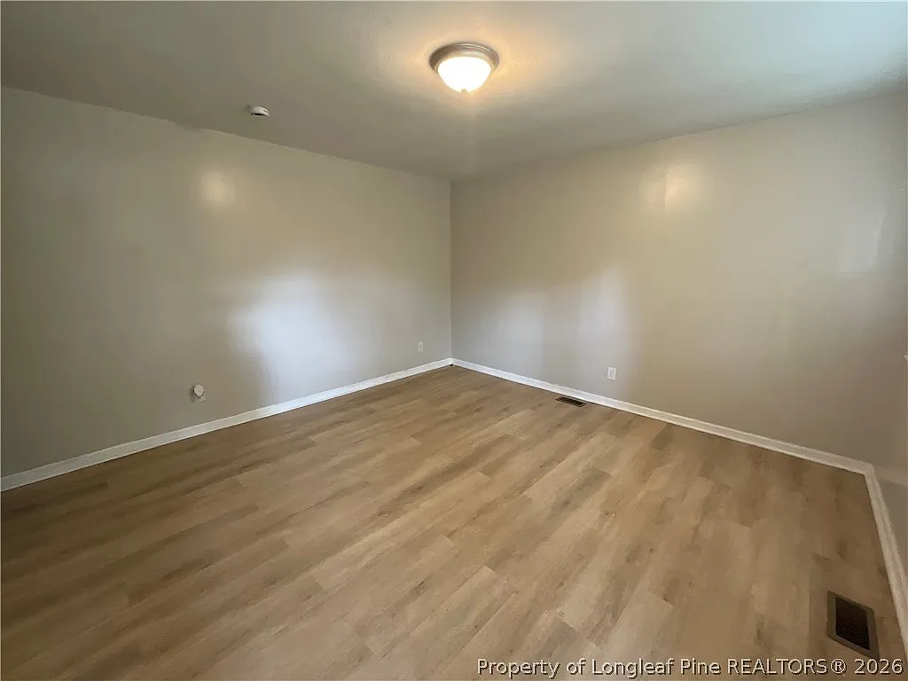 3 bed, 1.0 bath, 1100 sqft, $1,250 — Photo 3