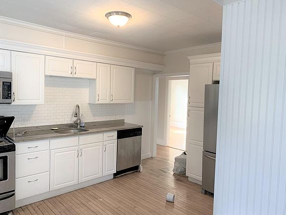 5th image of 17 Titcomb St #2