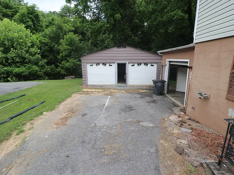 1672 Houston Ave — Photo 21