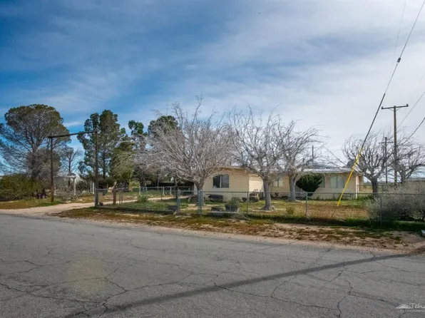 6042 Malibu Dr, Mojave, CA 93501