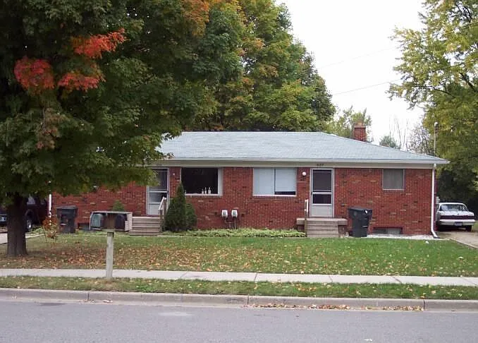 425 Stoddard Ave photo 1