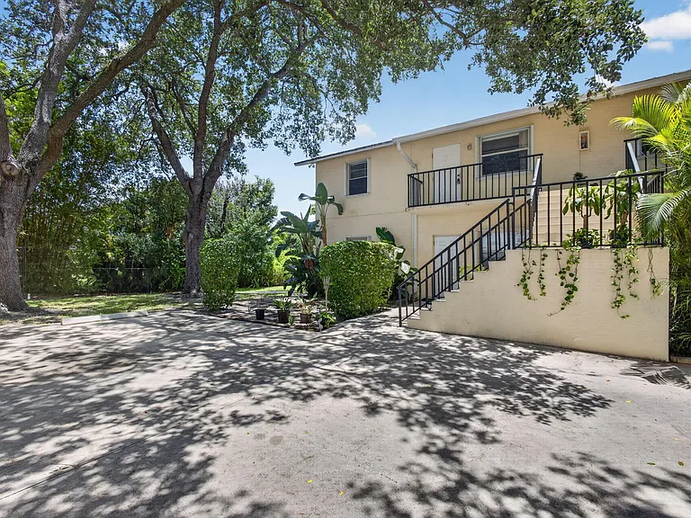 708 SW Gardens Blvd — Photo 7
