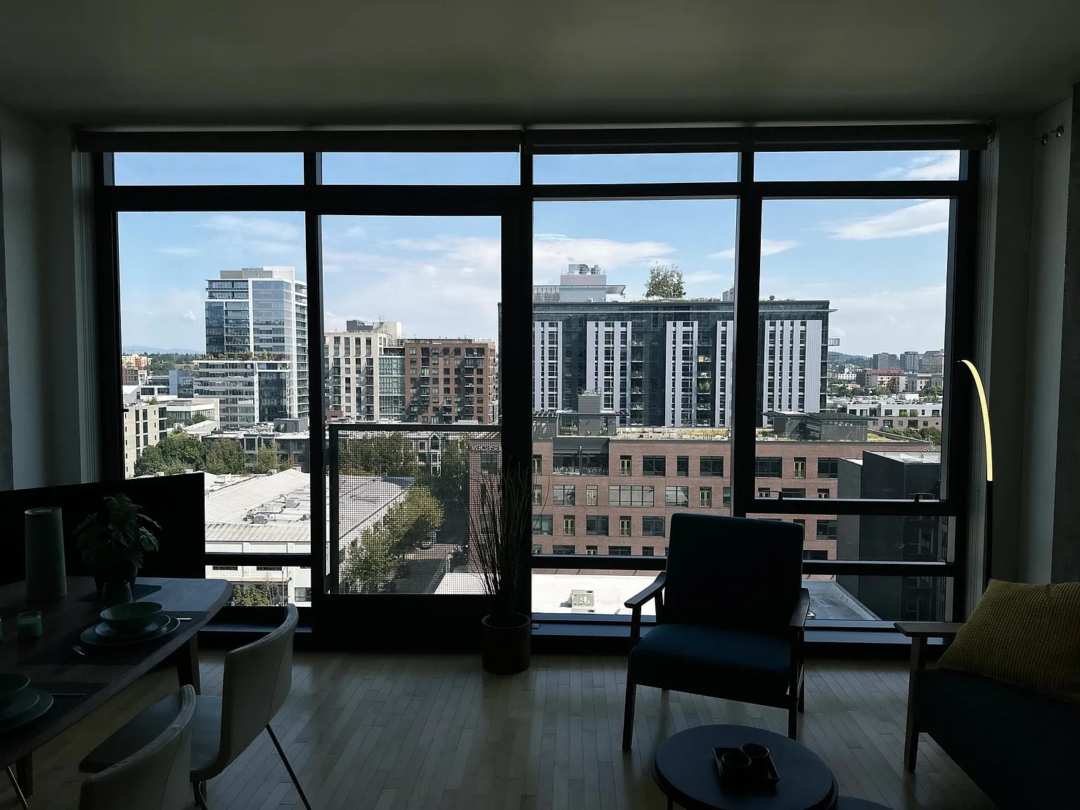 1 bed, 1045 sqft, $2,299 — Photo 3