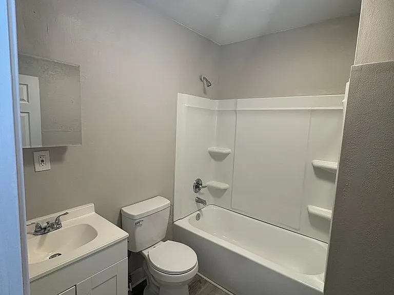 6027 Forest Ave — Photo 5
