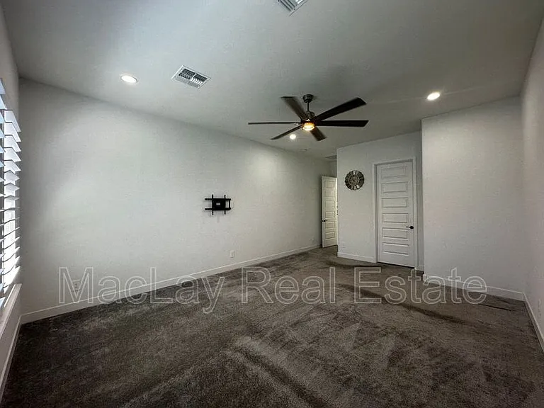 1979 W Lariat Ln — Photo 11
