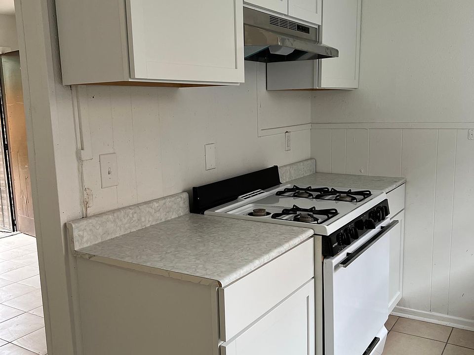 2nd image of 2804 Delano St #1