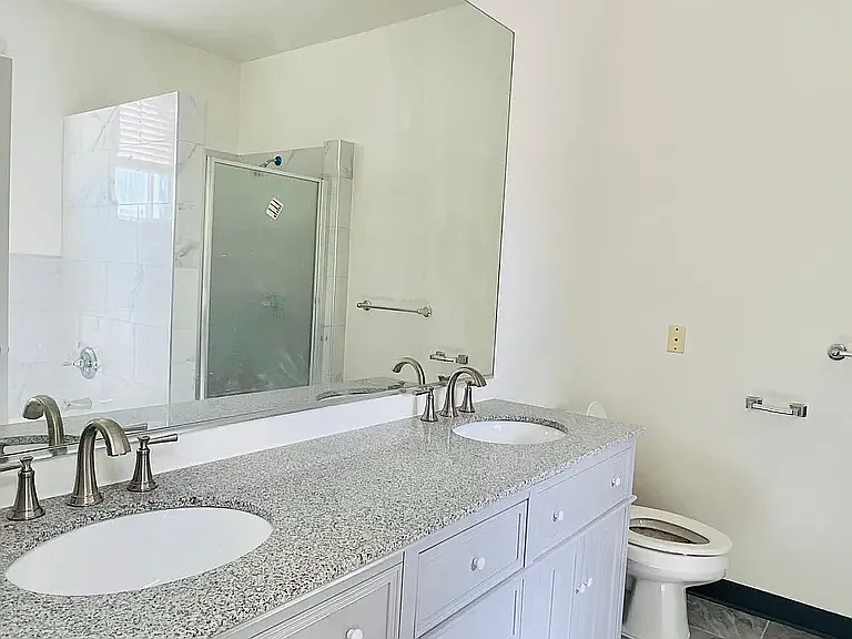 4742 Elmwood Ave #C — Photo 7