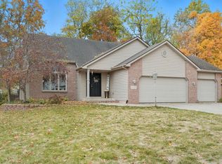 10423 Willow Creek Dr, Fort Wayne, IN 46845