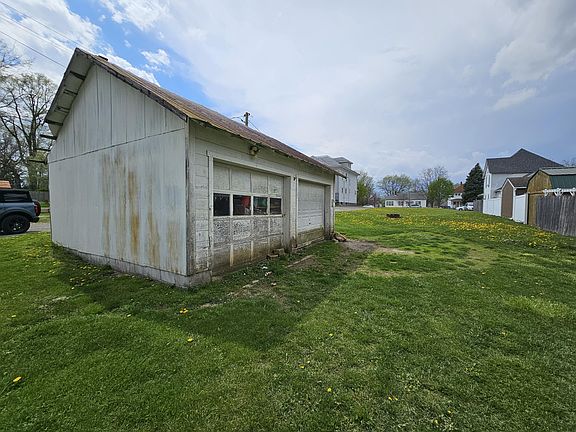 5th image of 428 N Main St